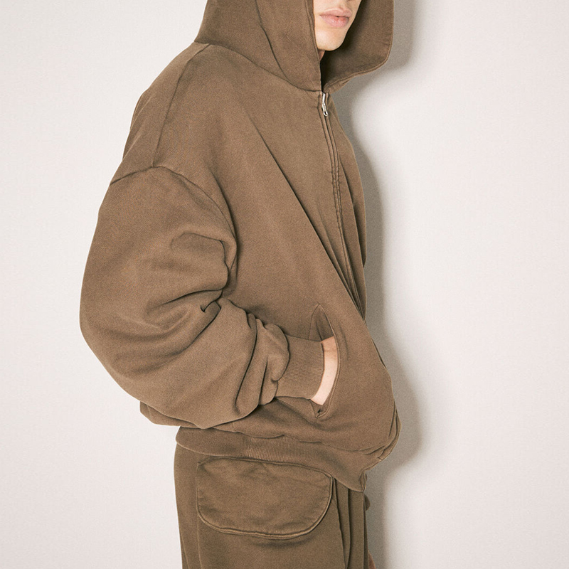 get a 500gsm hoodie at hongfeng, perfect for warmth and durability in colder weather.